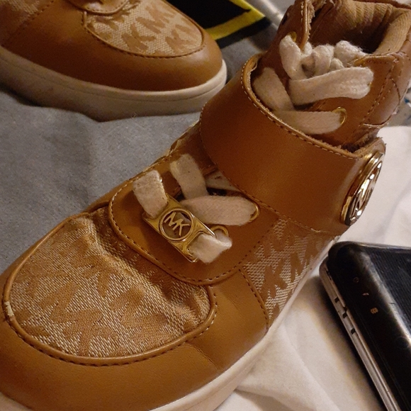 Toddler MK SHOES - Picture 2 of 3